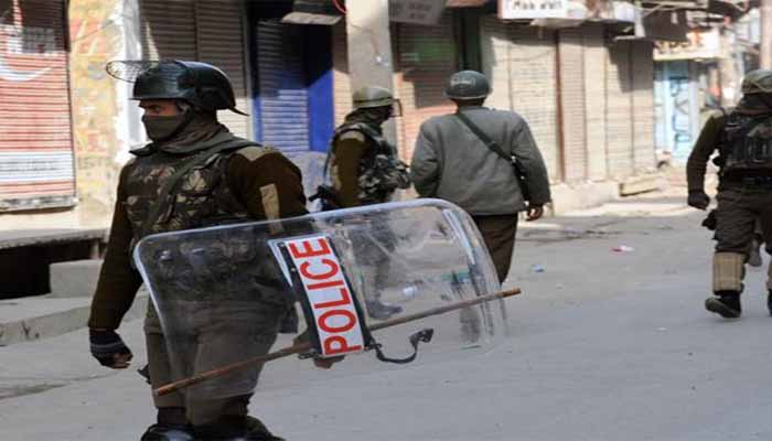 Police caught hizbul mujahideen outfits