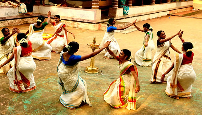 Kaikottikali or Thiruvathirakali: Symmetric group dance of Kerala