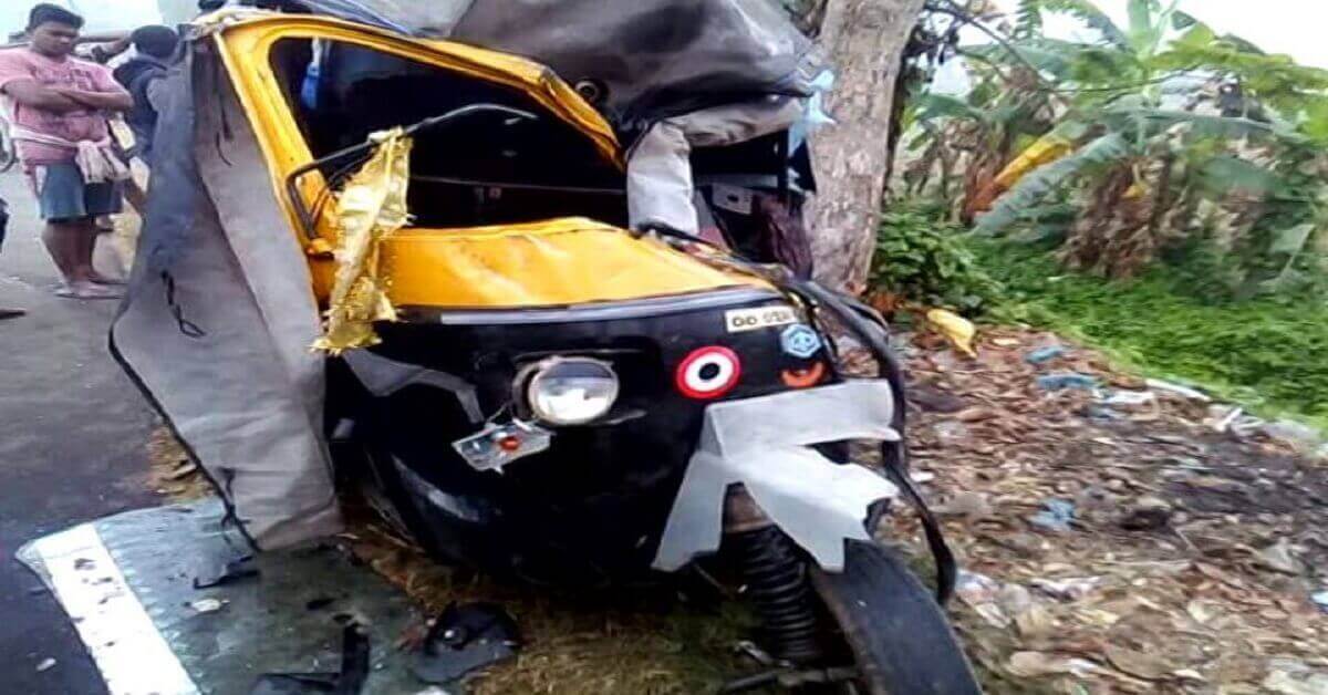 famous-singer-apologises-ramming-car-rickshaw