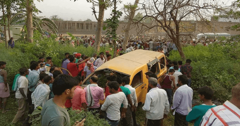 bus crashed with train