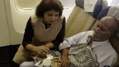 pia-air-hostess-kind-gesture-wins-millions-of-hearts