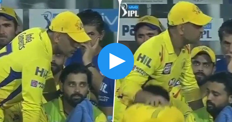 fan-touches-dhoni-during-ipl-match