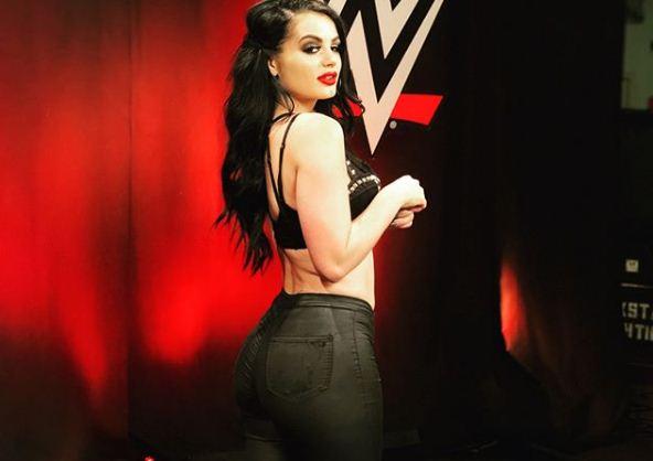 Again former 'WWE Diva' Paige's sex tape with multiple men leaked online
