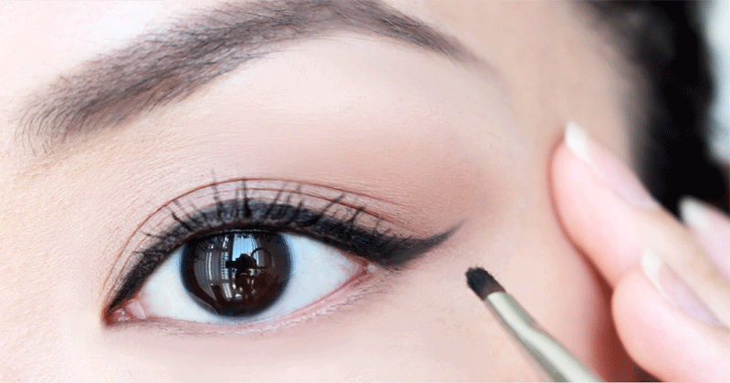 How-To-Apply-Eyeliner-The-Right-Way