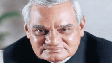 ab vajpayee smiling