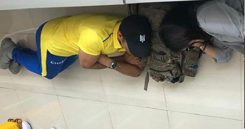VIRAL; The picture of MS Dhoni and his wife Sakshi sleeping on airport floor goes viral | Latest News, Sports , viral, The picture of MS Dhoni and his wife Sakshi sleeping