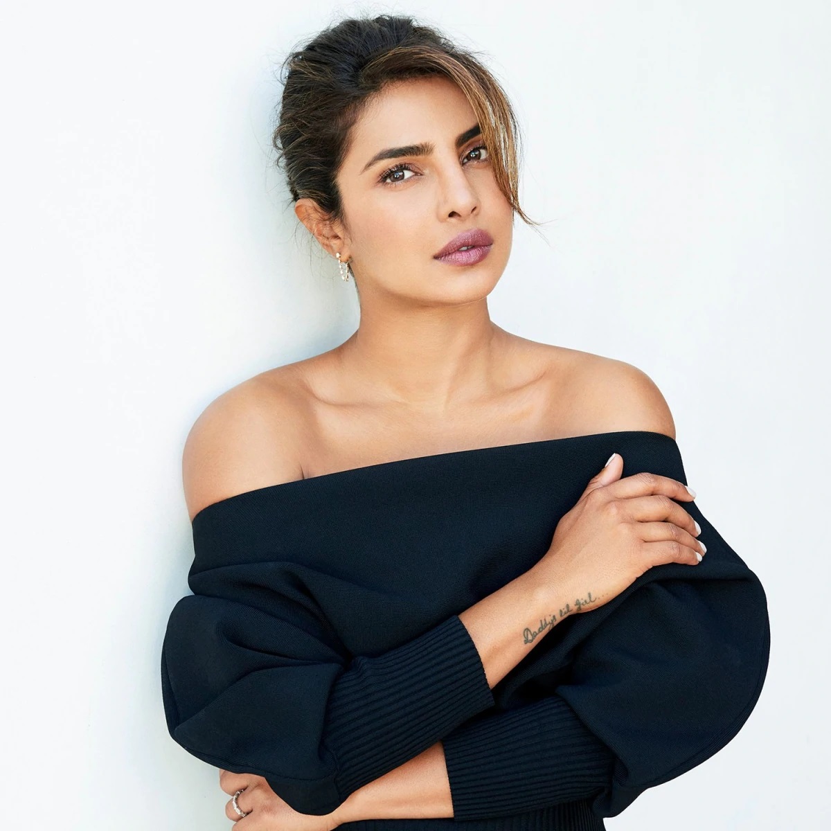 Priyanka Chopra Looks Stunning In New Classy Dress Worth Rs 25 Lakh Celebrities Dh Dh 