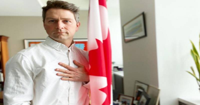 Canadian MP William Amos apologises after appearing naked 
